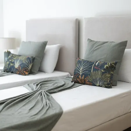 Mira Mar 2 - Near The By Hd Quarteira